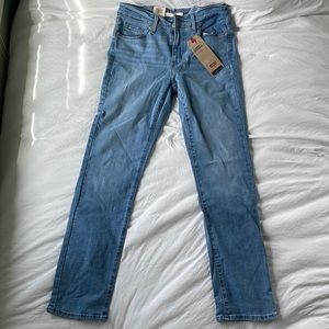 Classic Straight Levi’s Jeans size 2 new with tags